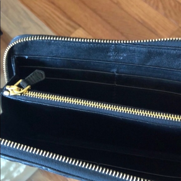 Prada Wallet - Picture 4 of 7